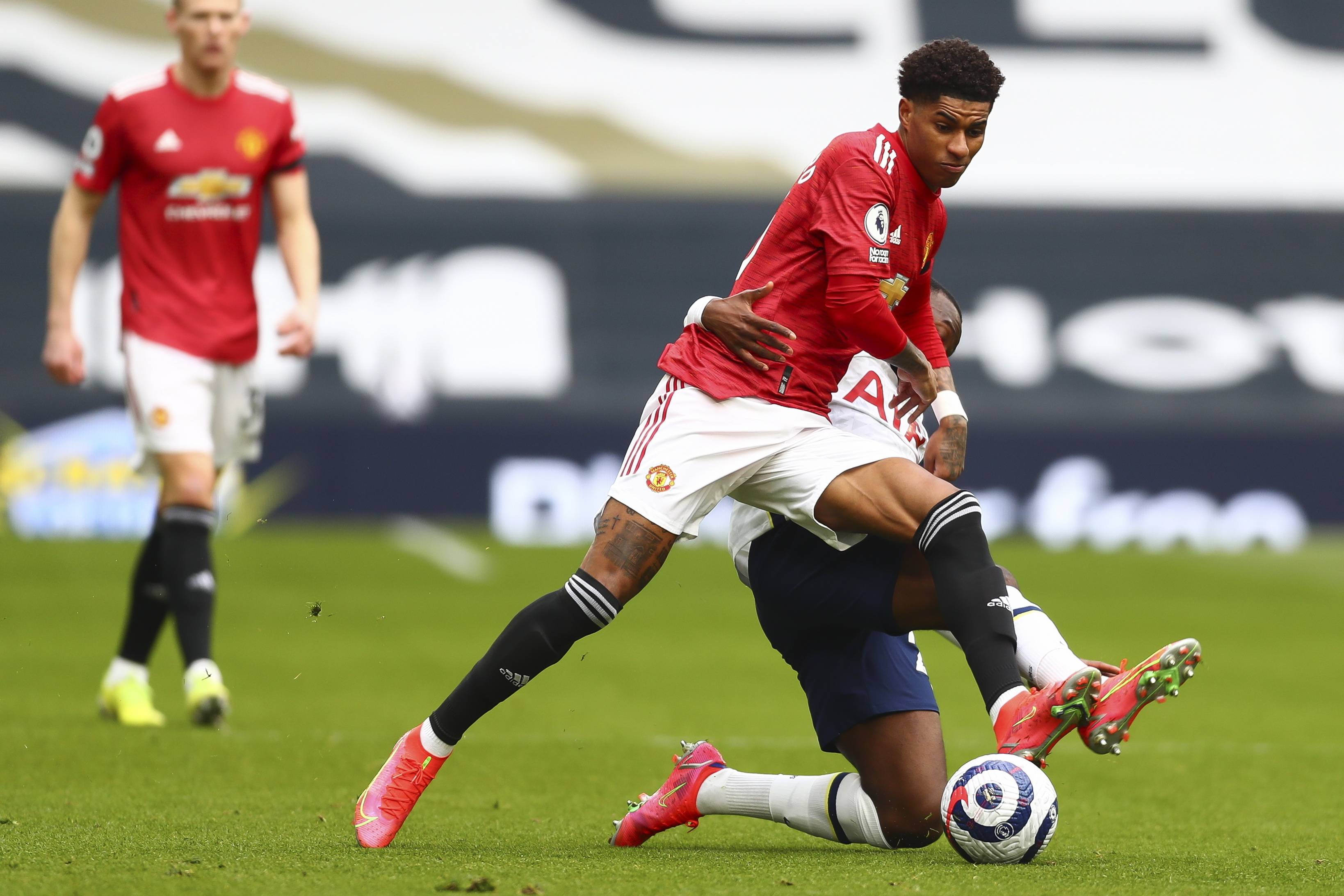 却也凸显了 却也凸显了